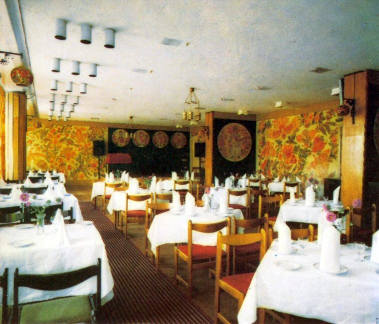 Інтер'єр ресторану. Фото: Віктор Хмара, 1988